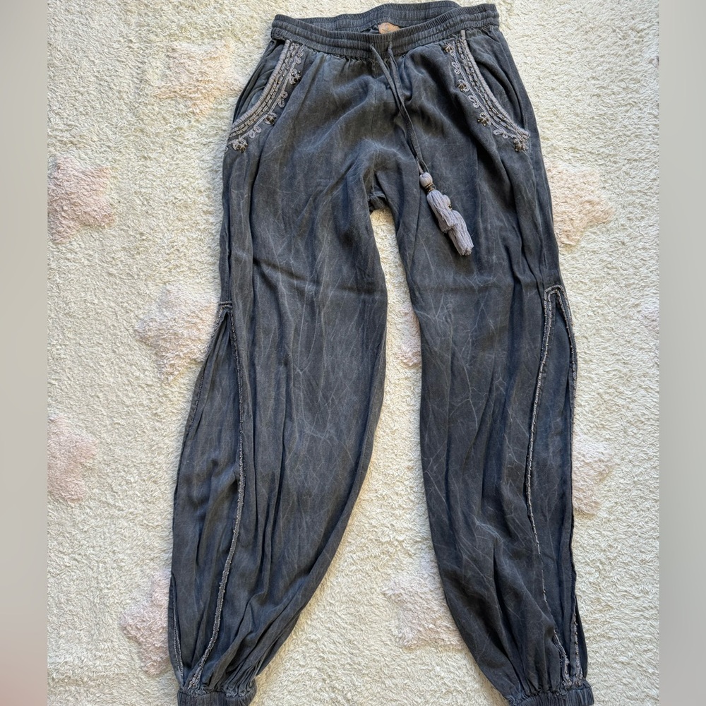 Embellished pants with side slits